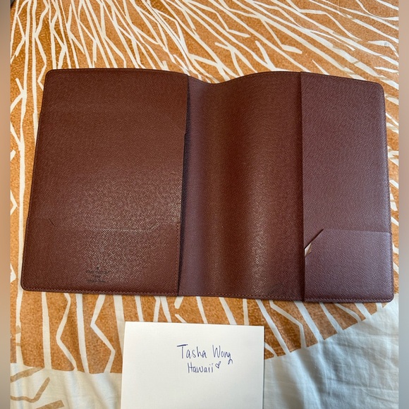 Desk agenda cover in very good condition. Please see all pictures. - Picture 3 of 15